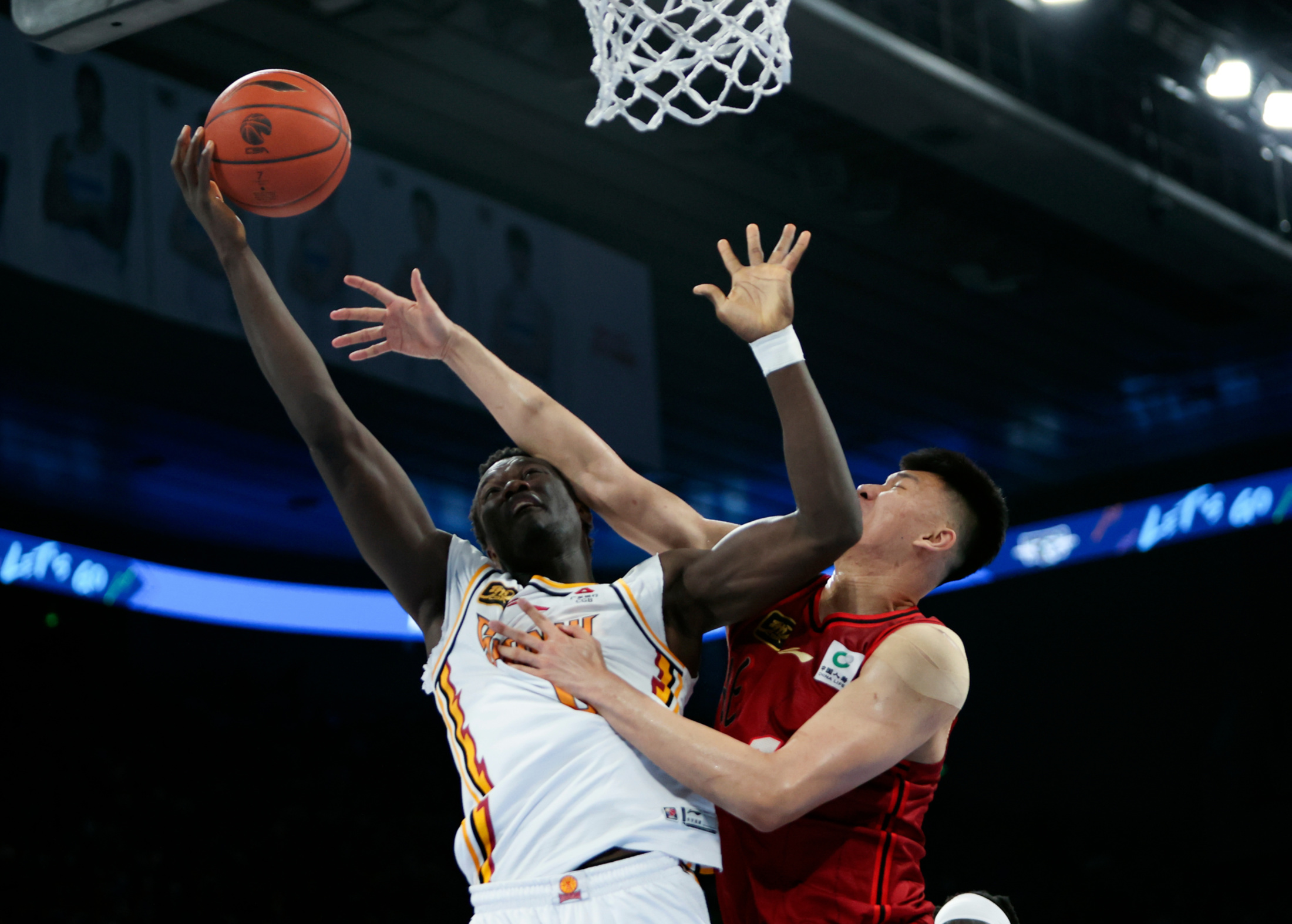 关于赛前突围战来临，北京首钢围绕亚冠篮板制胜，悬念犹存，更衣室氛围转暖的信息